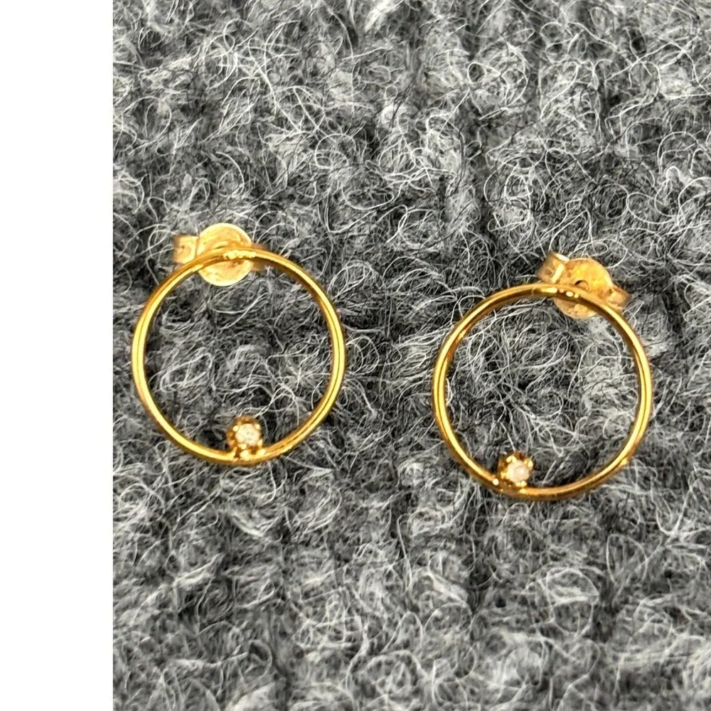 10K Gold Open Circle‎ Stud Earrings Tiny Stone Minimalist Dainty Vintage